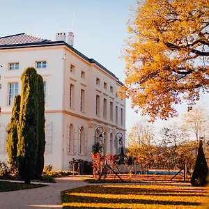4* Hotel Chateau De Longpre